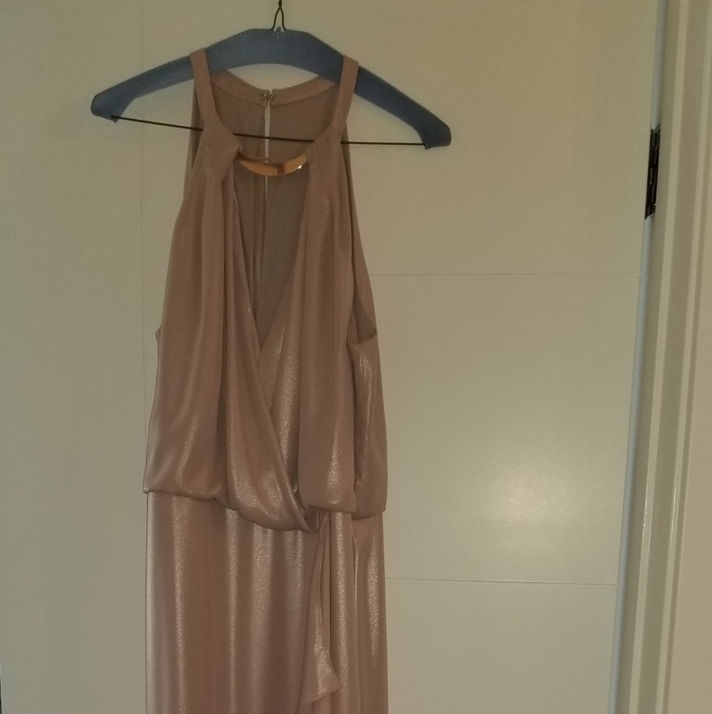 Beautiful floor length evening gown. Shimmery Blush cokor